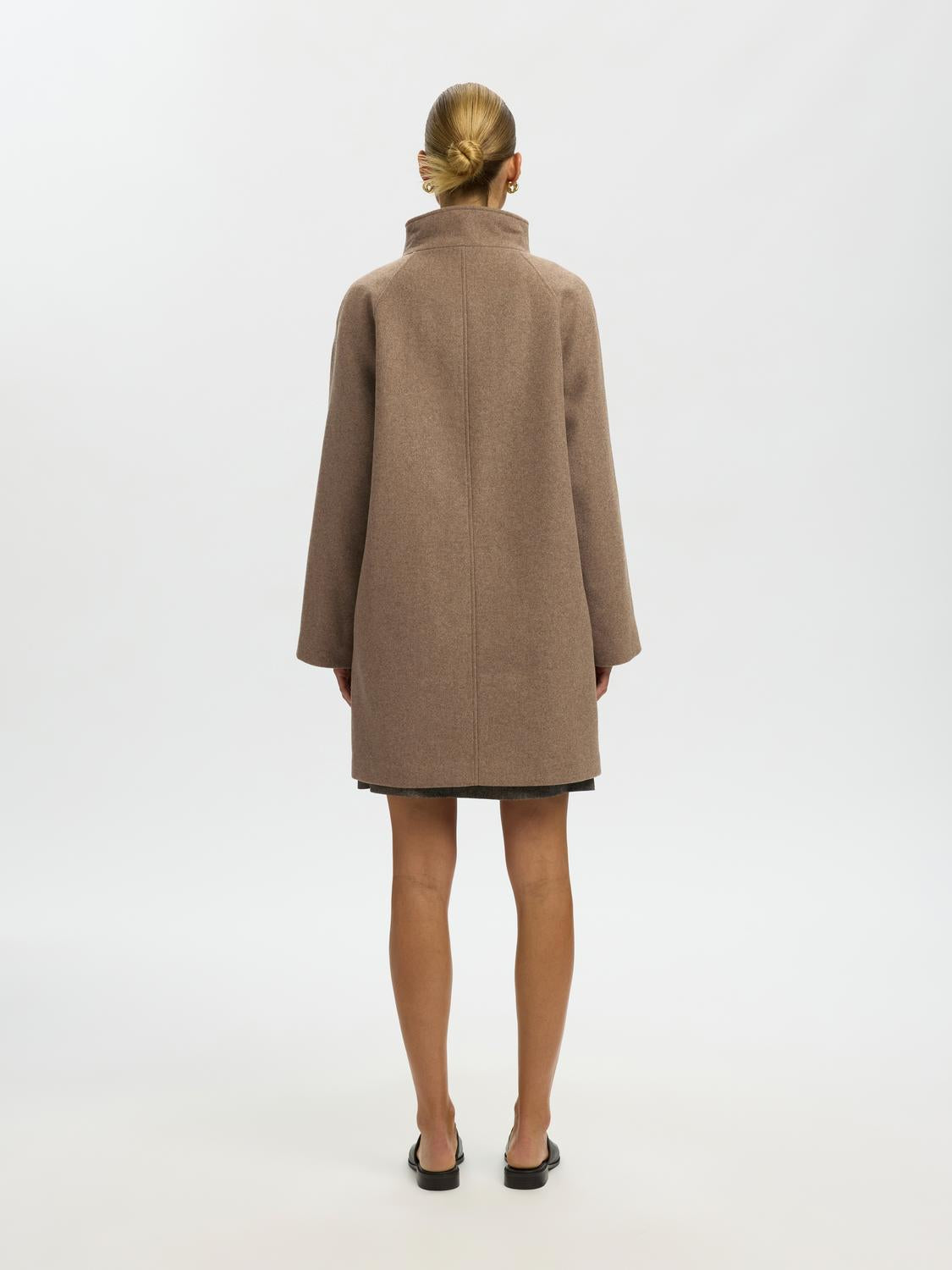 model_shot-back